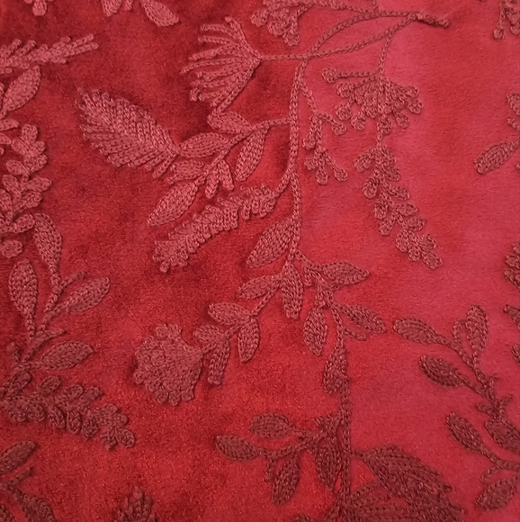 Velvet Embroidered Table Runner - Picture 9 of 14